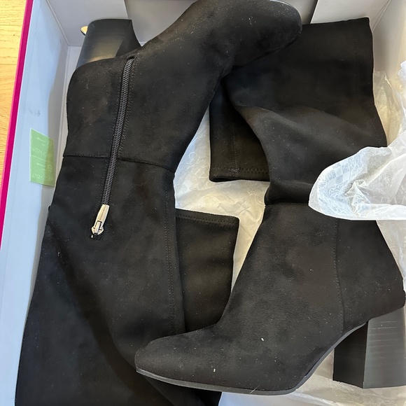VINCE CAMUTO Black Stretch Microsuede Boots - Brand new in the box!! Size 7 - Picture 6 of 10